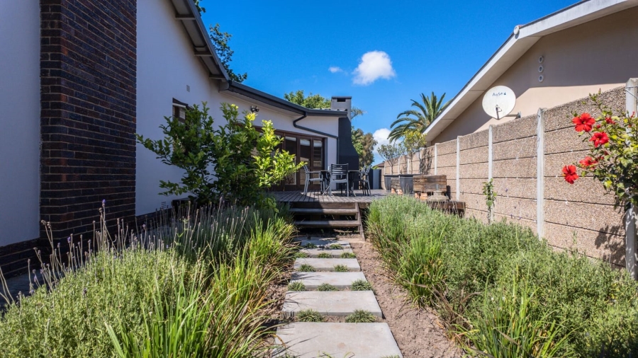 4 Bedroom Property for Sale in Dormehls Drift Western Cape